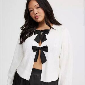 NEW torrid white sweater with bow